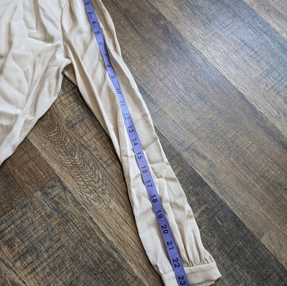 ALC Blouse Silk Stretch V-Neck Choker Beige Long Sleeve Cuff Women's 8 - Picture 2 of 11